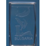Безцветен стъклен куб с триизмерно гравирани - три делфина, каменна колона, амфора и надпис България