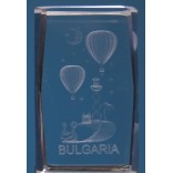 Безцветен стъклен куб с триизмерно гравирани - морски фар, два балона и надпис България