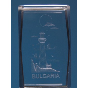 Безцветен стъклен куб с триизмерно гравирани - морски фар и надпис България