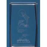 Безцветен стъклен куб с триизмерно гравирани - три делфина, две рибки и надпис България