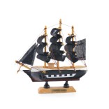 Сувенирен ветроходен пиратски кораб - макет, изработен прецизно в детайли