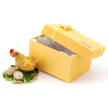 Декоративна метална кутийка за бижута във формата на кокошка с две яйца - фаберже