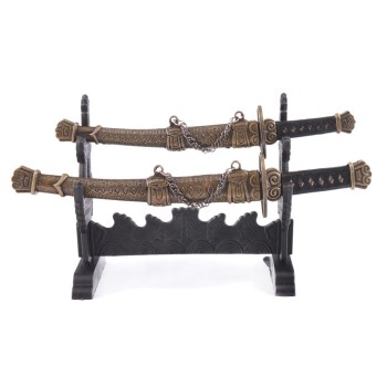 Сувенирни самурайски мечове с красива дървена поставка