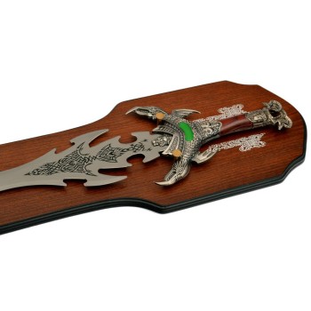 Сувенирен меч с декорирана ръкохватка и острие