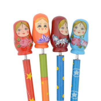 Молив с цветен корпус и декоративна фигурка - матрьошка