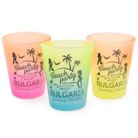 Сувенирна чаша за шот, декорирана с жени по бански и надпис - Beach party let`s relax