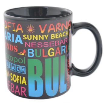 Сувенирна керамична чаша в разноцветни надписи на градове в България