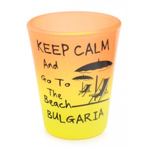 Сувенирна чаша за шот, декорирана със забавно послание - Keep calm and Go to the beach Bulgaria