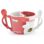 Комплект забавни керамични чаши с лъжичка в червено и бяло, декорирани с герба и знамето на България