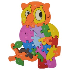 Дървен пъзел, състоящ се от 26 части с цифри и латински букви на гърба - папагал