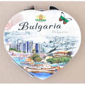 Сувенирно джобно огледало във формата на сърце, изработено от изкуствена кожа и метал