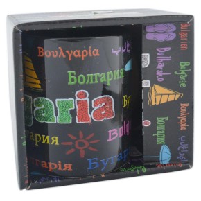 Сувенирна керамична чаша, декорирана с надписи България на различни езици и морски мотиви