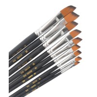 Комплект девет броя плоски четки със синтетичен косъм и дървена дръжка