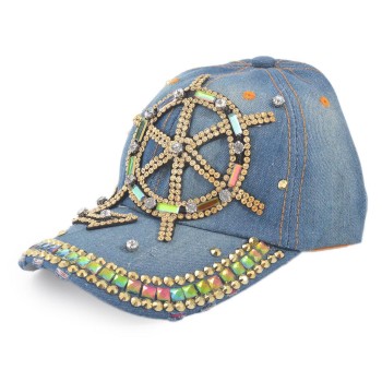 Спортна лятна шапка от дънков плат с козирка, декорирана с рул и котва и цветни камъни