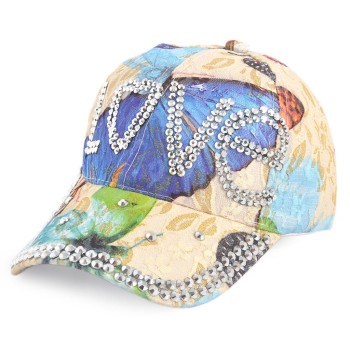 Спортна лятна шапка с козирка, декорирана с надпис LOVE и бели камъни