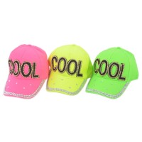 Едноцветна спортна шапка с козирка, декорирана с надпис COOL и камъни