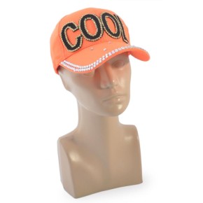 Едноцветна спортна шапка с козирка, декорирана с надпис COOL и камъни