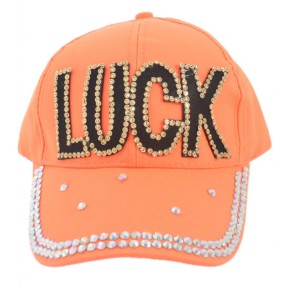 Едноцветна спортна шапка с козирка, декорирана с надпис LUCK и камъни