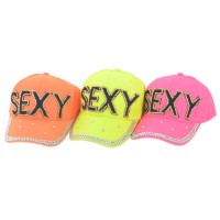 Едноцветна спортна шапка с козирка, декорирана с надпис SEXY и камъни