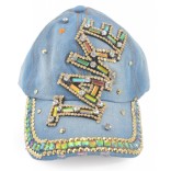 Спортна лятна шапка от дънков плат с козирка, декорирана с надпис TAKE и бели и цветни камъни