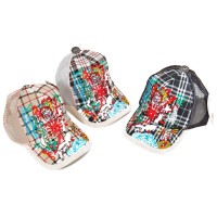 Спортна лятна шапка от плат с козирка и апликация