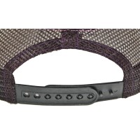 Спортна лятна шапка от плат с козирка и апликация