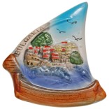 Декоративна гипсова фигурка с магнит - лодка -морски бряг и надпис България